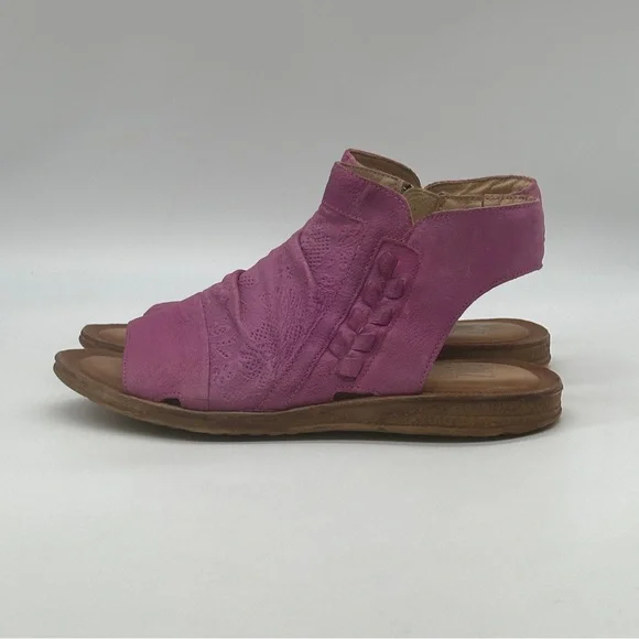 Miz Mooz Flaire Sandals. Size 9 - Picture 4 of 11